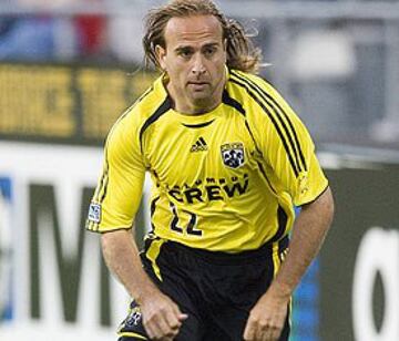 El ex UC y Colo Colo jugó por el Columbus Crew de la MLS en el 2006. Al año siguiente partió a Israel.