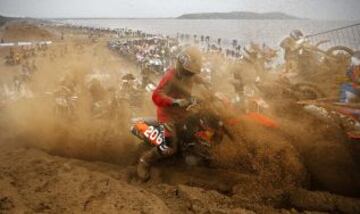 Muchos aficionados al motocross no quisieron perderse esta embarrada carrera de resistencia de tres horas en el suroeste de Inglaterra.