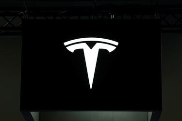 Antiguo ingeniero de Tesla es acusado por la compañía de Elon Musk: habría robado datos clave de Optimus, el robot humanoide