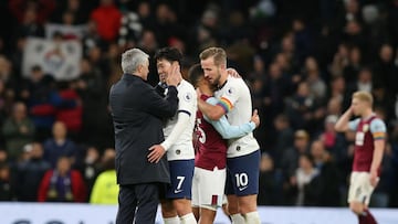 Mourinho tribute made by Kane and Son after Spurs sacking
