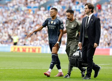 El francés se marchó junto a los servicios médicos, pero todo quedó en un susto y pudo seguir jugando el partido.