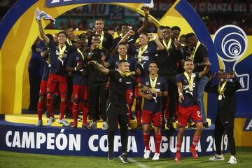 Independiente Medellín se quedó con el título de la Copa Águila 2019. El equipo dirigido por Aldo Bobadilla se impuso con goles de Adrián Arregui y Germán Cano. El descuento fue por parte de Danny Rosero. 