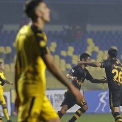 Fernández Vial derrotó a Peñarol en un histórico amistoso