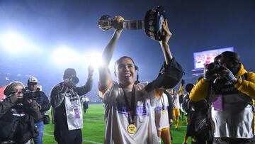 Lizbeth Ovalle and Tigres players celebrate the sixth championship with the trophy during the game Tigres UANL vs America, corresponding to second leg match of great final the Torneo Apertura 2023 of the Liga BBVA MX Femenil, at Universitario Stadium, on November 27, 2023.