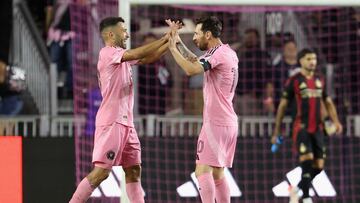 FORT LAUDERDALE, FLORIDA - OCTOBER 11: Jordi Alba #18 of Inter Miami CF celebrates after scoring the team's second goal with teammates Lionel Messi #10 during the MLS Inter Miami CF and Atlanta United at Chase Stadium on October 11, 2025 in Fort Lauderdale, Florida. Leonardo Fernandez/Getty Images/AFP (Photo by Leonardo Fernandez / GETTY IMAGES NORTH AMERICA / Getty Images via AFP)