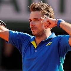 Wawrinka deja las muletas y avanza en su recuperación