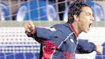 <B>GOLEADOR</b>. Pinilla anotó dos goles ayer en su debut con el Celta.