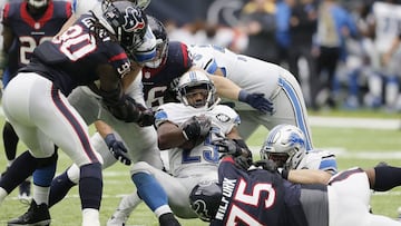 HOUSTON, TX - OCTOBER 30: Theo Riddick #25 of the Detroit Lions is tackled by Vince Wilfork #75 of the Houston Texans in the third quarter at NRG Stadium on October 30, 2016 in Houston, Texas. Thomas B. Shea/Getty Images/AFP
== FOR NEWSPAPERS, INTERNET, TELCOS & TELEVISION USE ONLY ==