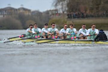 En hombres Cambridge consiguió su objetivo de romper la racha de tres victorias consecutivas de Oxford.