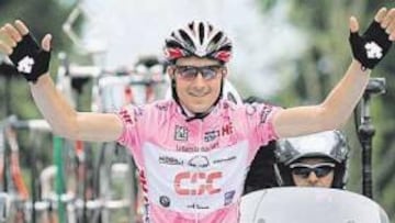 <b>TRIUNFAL. </b>Basso entra en meta victorioso tras pasar con nota el examen de la montaña.