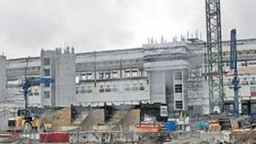 <b>PIQUETA EN MARCHA. </b>Las obras de demolición del viejo y entrañable Highbury están en marcha para dar paso a una nueva urbanización.