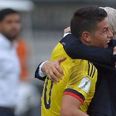 James y Pékerman, el abrazo de la unión y del agradecimiento