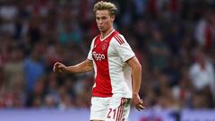 Ajax star De Jong wants to resolve future 'quickly'