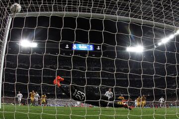 Cristiano Ronaldo scores his side first goal from a penalty. (3-1)