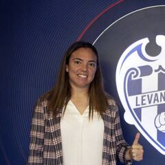 María Pry: "No siento presión por ser la primera mujer"