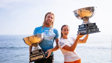 EL SUNZAL, LA LIBERTAD, EL SALVADOR - NOVEMBER 6: Two-time WSL Longboard Champion Rachael Tilly of the United States and Kai Ellice-Flint of Australia at the awards ceremony at the Surf City El Salvador Longboard Championships on November 6, 2025 at El Sunzal, La Libertad, El Salvador. (Photo by Emma Sharon/World Surf League)