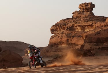 Adrien Van Beveren del equipo Monster Energy Honda HRC en acción durante la cuarta etapa. 