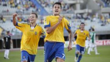 Los jugadores de Las Palmas celebran un gol al Córdoba.