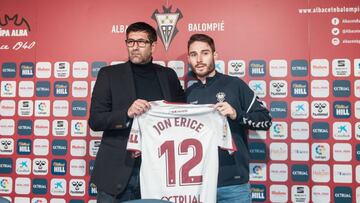 Mauro P¨¦rez: "Tenemos que incorporar dos jugadores ofensivos y un lateral izquierdo"