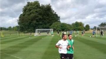 Rubén Castro y Amaya ya están con el grupo en Mottram