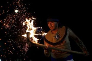 Competición de La Batalla (parecido al hockey pero con una bola de fuego).