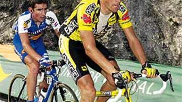 <b>IGOR, A LA ESPERA.</B> Igor Galdeano (en la imagen con Unai Osa) sería el líder del equipo ONCE.