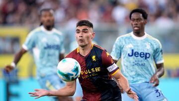 Soccer Football - Serie A - Genoa v Juventus - Stadio Comunale Luigi Ferraris, Genoa, Italy - August 31, 2025 Genoa's Johan Vasquez in action REUTERS/Matteo Ciambelli