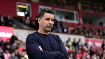 GIRONA, 01/04/2023.- Míchel, entrenador del Girona FC, durante el partido de LaLiga Santander entre el Girona FC - RCD Espanyol, este sábado en el estadio municipal de Montilivi. EFE/David Borrat
