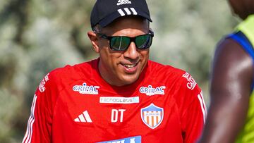 César Farías y cómo le ha ido con los volantes creadores