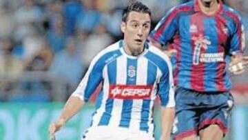 <b>ADIÓS. </b>Tras su gran temporada en las filas del Recre, Santi Cazorla volverá a vestir de amarillo.