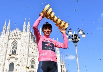Egan Bernal, la gran estrella colombiana, regres車 a la primera l赤nea ciclista con un triunfo enorme en el Giro de Italia. Uno de los corredores m芍s brillantes de la historia reciente dominaba la Corsa Rosa con autoridad para levantar su segunda grande# ?con s車lo 24 a?os!