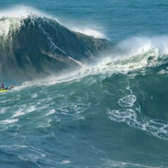 El puente de diciembre trae olas gigantes a Nazaré