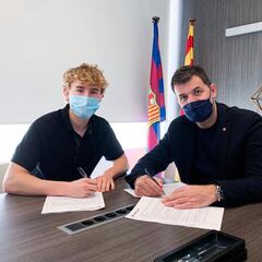 Adrian Simón Gill, estrella juvenil de Estados Unidos firma por tres años con el Barcelona