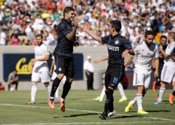 1-1. Mauro Icardi celebra el gol del empate que anotó de penalti.