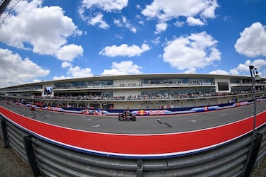 El piloto de Aprilia Racing Team, Marco Bezzecchi, ganador de la carrera.