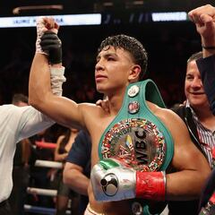 ¿Quién estará en la esquina de Jaime Munguía en su pelea contra Canelo Álvarez?