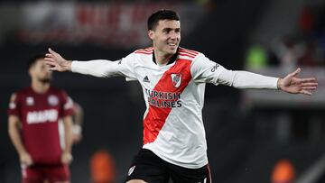 River Plate's midfielder Jose Paradela celebrates after scoring a gol aginst Lanus during their Argentine Professional Football League Tournament 2022 match at El Monumental Antonio Liberti stadium in Buenos Aires, on June 25, 2022. (Photo by ALEJANDRO PAGNI / AFP)