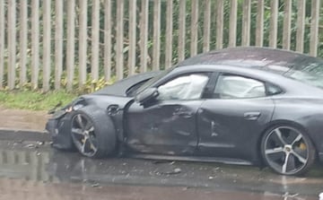 Así quedó el auto de Paolo Guerrero.