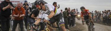 Monumental Sagan: reina en Roubaix con una exhibici車n