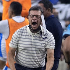 Hugo Pérez no culpa al arbitraje por eliminación de El Salvador