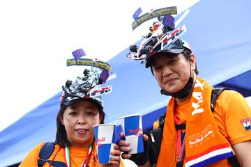 Durante la práctica del Gran Premio de Japón, desarrollado en el circuito de Suzuka, se ha podido ver un desfile de los sombreros más variopintos.