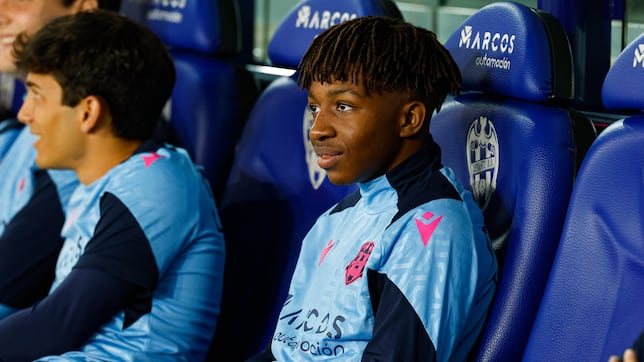 Oficial: Buba Sangaré cierra la plantilla del Elche