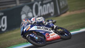 BURI RAM, THAILAND - OCTOBER 06: Jorge Martin of Spain and Del Conca Gresini Moto3 rounds the bend during the MotoGP Of Thailand - Qualifying on October 6, 2018 in Buri Ram, Thailand. (Photo by Mirco Lazzari gp/Getty Images)