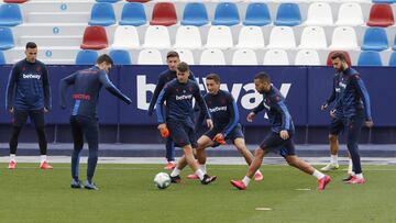 07/03/20 ENTRENAMIENTO DEL LEVANTE UD
RADOJA
VEZO
VUKCEVIC