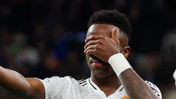 MADRID, 16/01/2025.- El delantero brasileño del Real Madrid Vinicius Jr. celebra su gol, el segundo del equipo blanco, durante el partido de octavos de final de la Copa del Rey que Real Madrid y Celta de Vigo disputan este jueves en el Santiago Bernabéu. EFE/Sergio Pérez