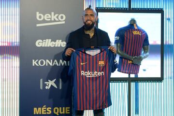 Arturo Vidal presented by FC Barcelona this afternoon.