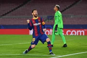 1-0. Leo Messi celebró el primer gol que marcó de penalti.