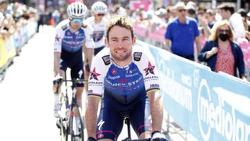 El ciclista británico Mark Cavendish, antes de tomar la salida de la novena etapa del Giro de Italia entre Isernia y el Blockhaus.
