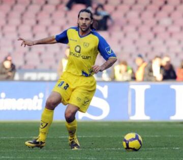 Dos muy buenas temporadas en el Chievo pusieron a Yepes en el Milan. En el Chievo jugó 64 partidos y se destacó como uno de los mejores en la Serie A 