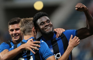 En Bérgamo, Duvan se transformó en una máquina de goles, combinando potencia física con definición letal. Fue el delantero que impulsó al Atalanta a soñar en Italia y en Europa. Entre el coste de la cesión y el fichaje posterior, el Atalanta pagó 26 millones para hacerse con él.
